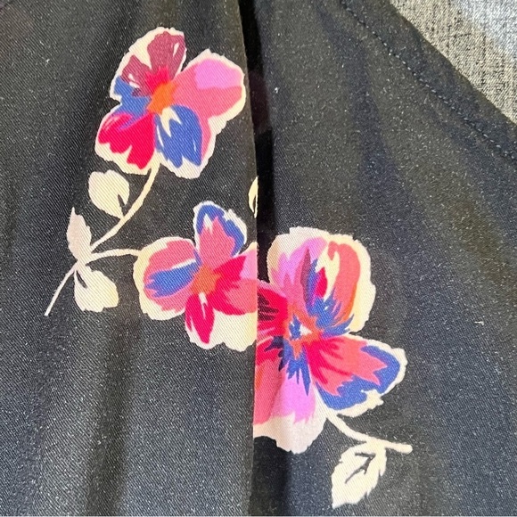 Torrid Women's Blouse L Black Pink Floral Long Sleeve - Picture 4 of 13